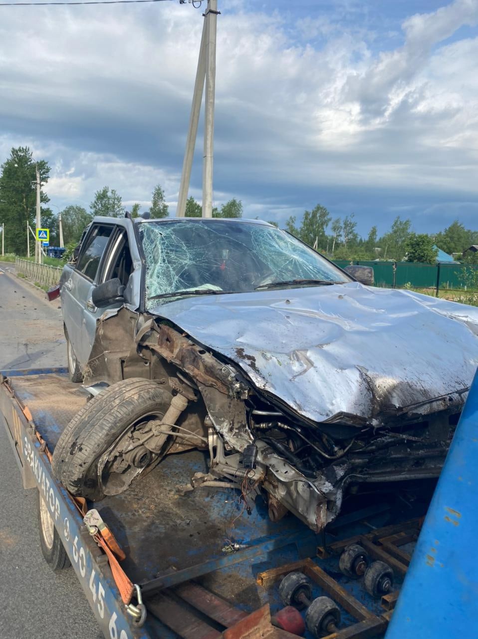 Водитель в состоянии алкогольного опьянения на «LADA Priora» врезался в ограждение. 