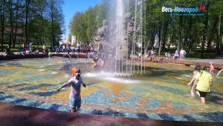 Фестиваль красок 12 мая 2018 года в Великом Новгороде3712