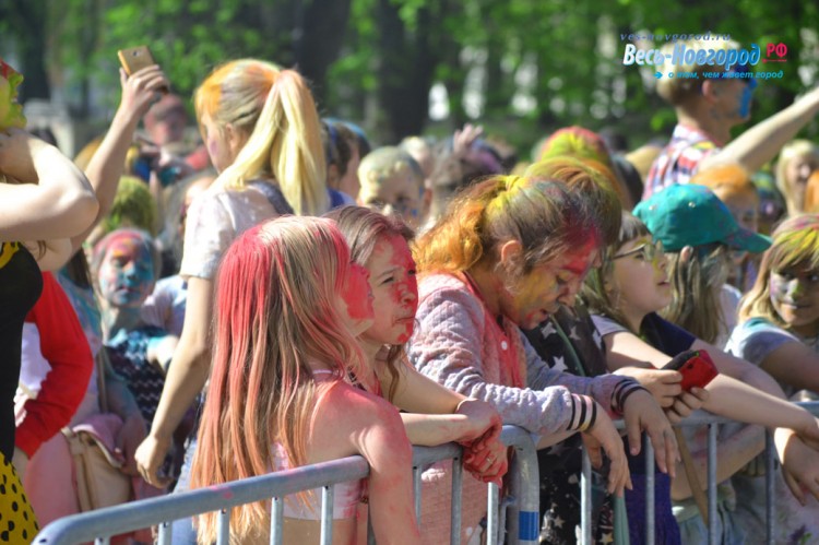 Фестиваль красок 12 мая 2018 года в Великом Новгороде3708
