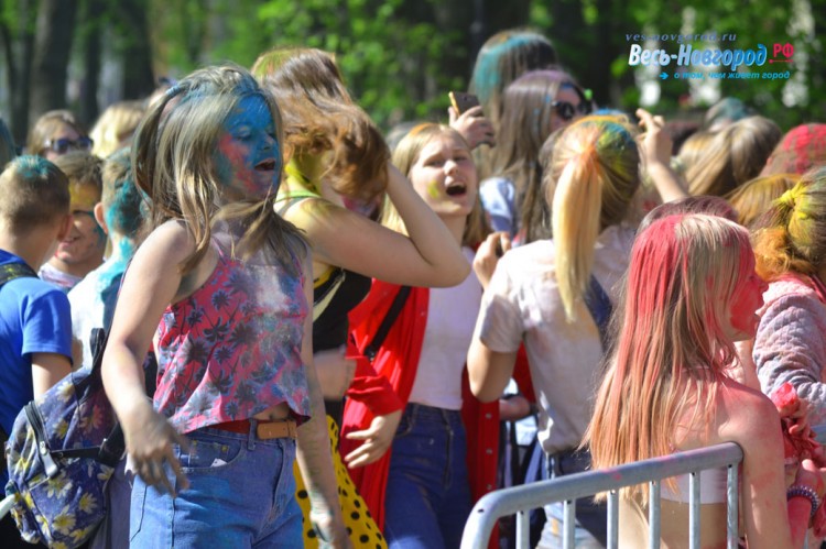 Фестиваль красок 12 мая 2018 года в Великом Новгороде3710