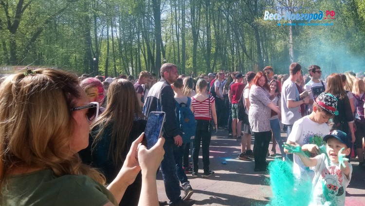 Фестиваль красок 12 мая 2018 года в Великом Новгороде3724