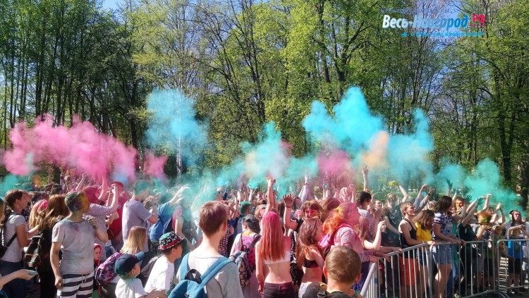 Фестиваль красок 12 мая 2018 года в Великом Новгороде3723