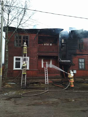12 декабря в посёлке Кулотино Окуловского района сгорел многоквартирный дом, без жилья остались 10 человек