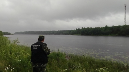 На озере Узинское в Окуловском районе погиб местный житель. Следователи устанавливают причину.