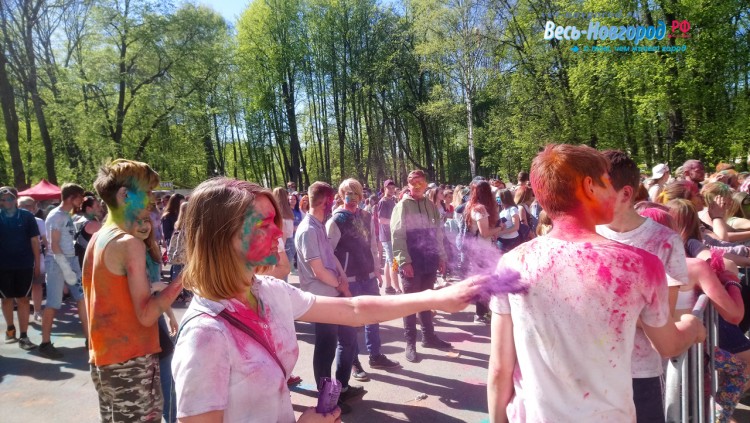 Фестиваль красок 12 мая 2018 года в Великом Новгороде3719