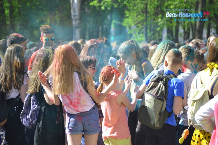 Фестиваль красок 12 мая 2018 года в Великом Новгороде3709