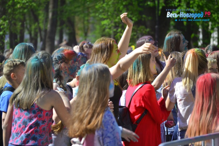 Фестиваль красок 12 мая 2018 года в Великом Новгороде3711