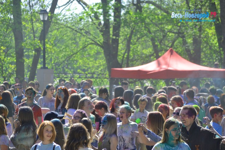 Фестиваль красок 12 мая 2018 года в Великом Новгороде3699