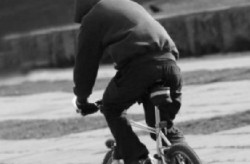 41-летний житель Парфино будет судим за грабеж... он отнял велосипед.